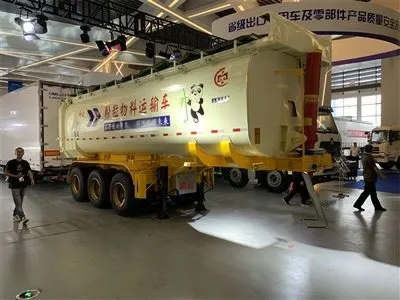 Remolque de descarga trasera del tanque